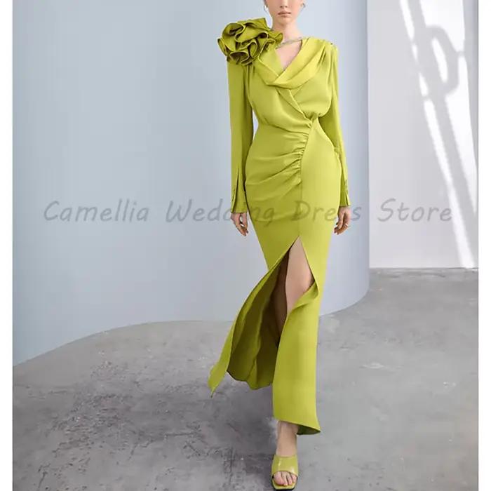 Robe longue en satin vert à col en V et manches longues, avec épaules à volants floraux 3D, taille f