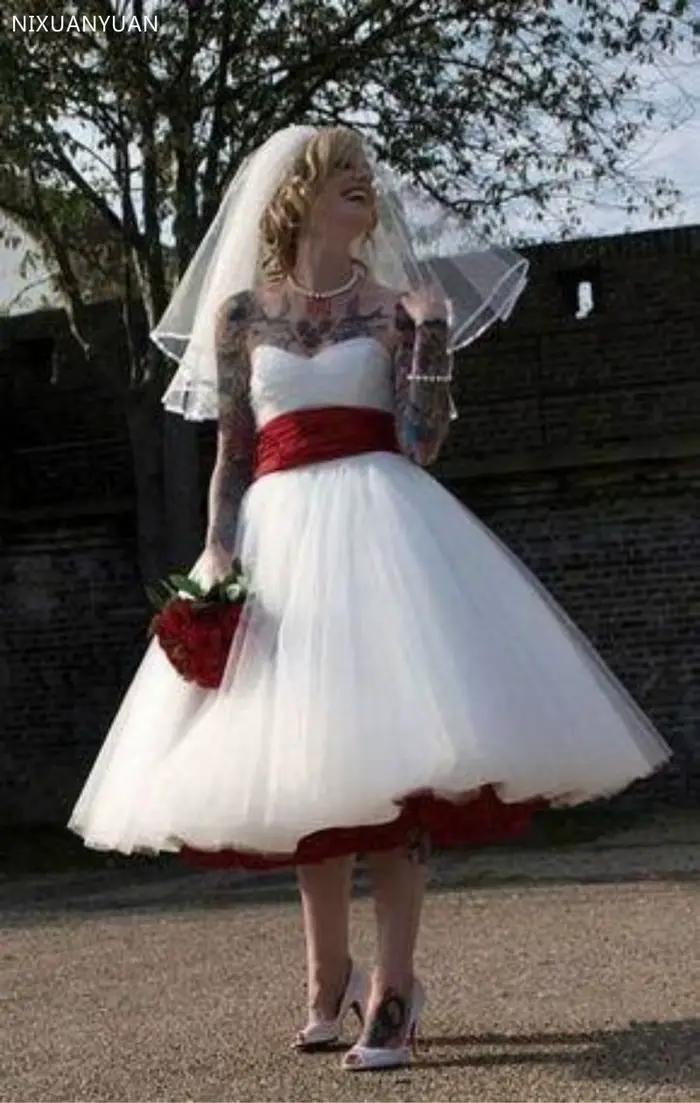 Rock and Roll robes de mariée gothiques avec ceinture rouge une ligne longueur au genou Boho Tulle r