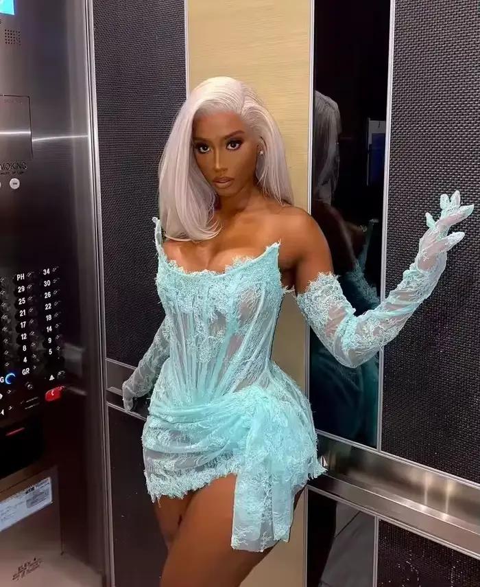 Mini robes de cocktail sexy en dentelle noire pour filles noires 2026 avec gants, robes de bal court