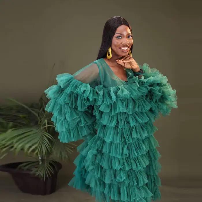 Robe de soirée vert émeraude à volants superposés en tulle, manches évasées, coupe ample, pour femme