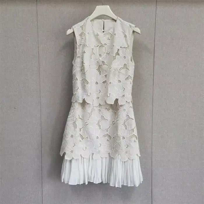 Robe sans manches beige pour femmes : dentelle florale 3D, ourlet à volants superposé, robe de soiré