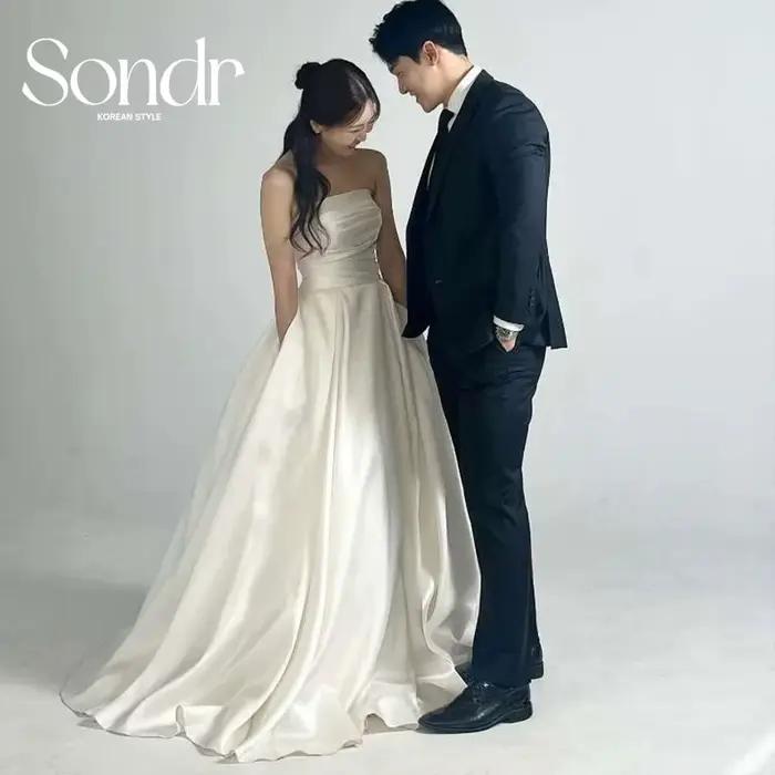 Sondr 2025 Simple une ligne robes de mariée coréennes séance Photo sans bretelles doux Satin plis ba
