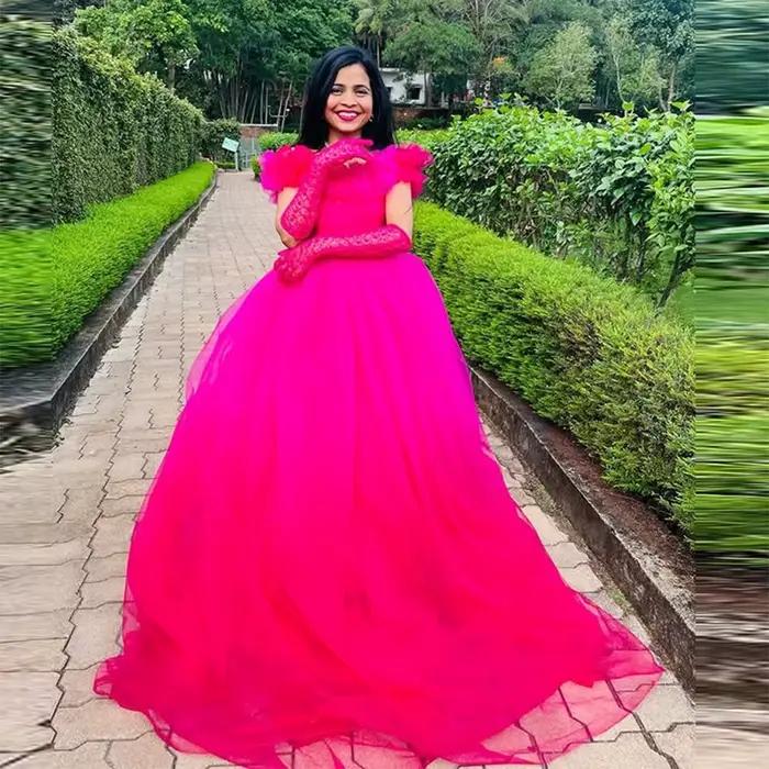 Robe de bal en tulle fuchsia coupe trapèze, à volants, épaules dénudées, longueur ras du sol, pour s