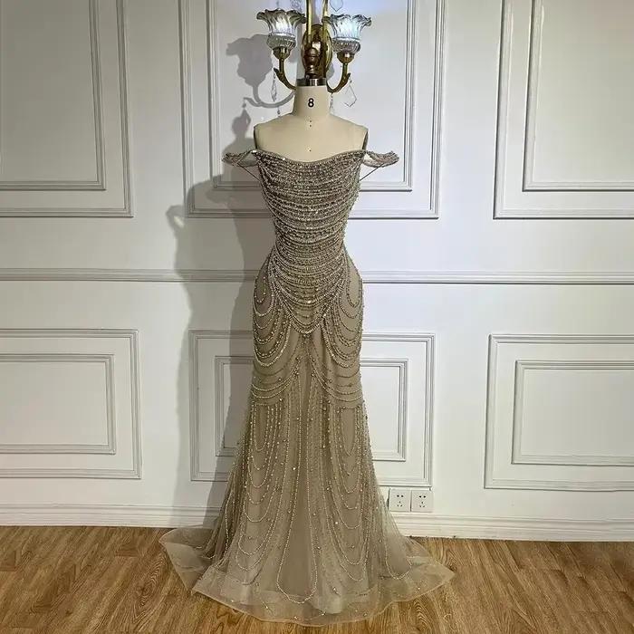 Robe de soirée de forme sirène, blanc, couleur chair, épaules dénudées, luxe, perles, SERENE HILL, 2