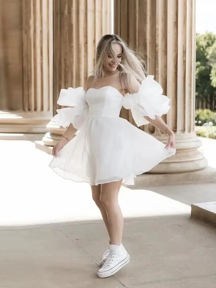 Robe de bal blanche à épaules dénudées, col cœur, manches à volants, coupe trapèze, courte, pour soi