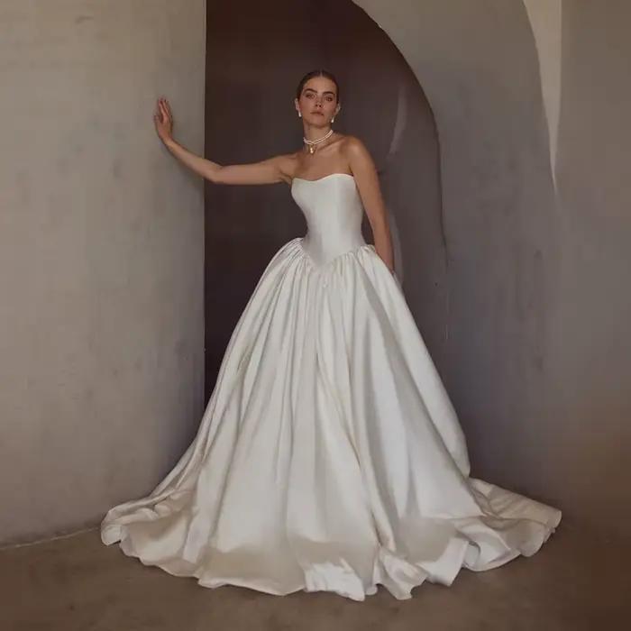Robes de mariée A-Line Eightree 2026, en satin, avec décolleté cœur et traîne, robes de bal de maria