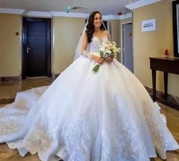 Robes de mariée de luxe personnalisées Vinca Sunny, robe de bal à col rond, appliques perlées, manch