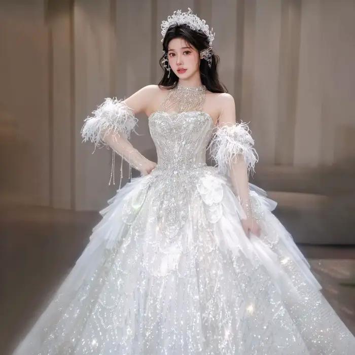 Robe De mariée De luxe brillante, col licou, sans manches, avec traîne De balayage brodée, manches d