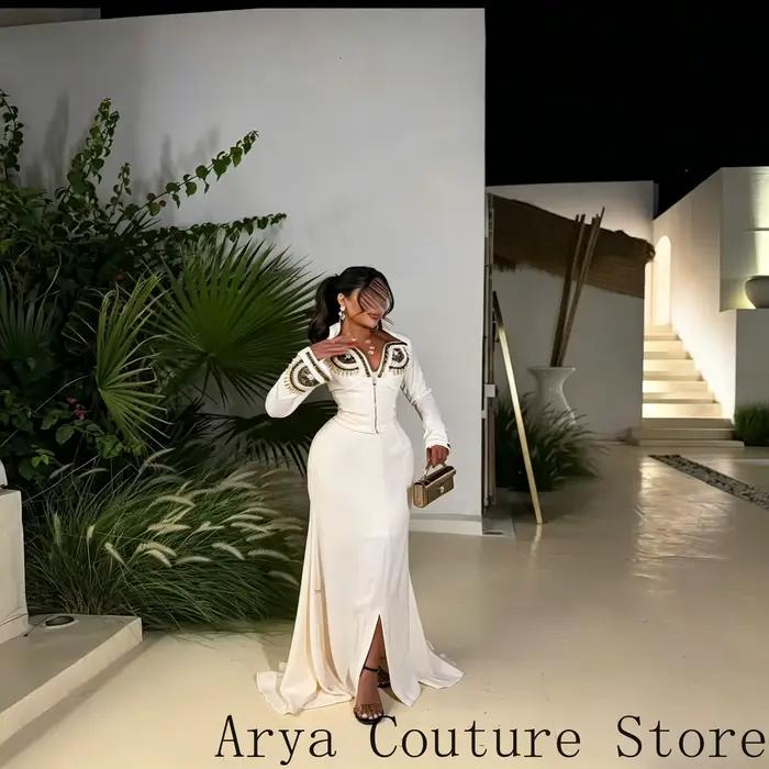 Robe de soirée sirène de luxe exotique personnalisée, couleur crème, avec col montant et découpe en 