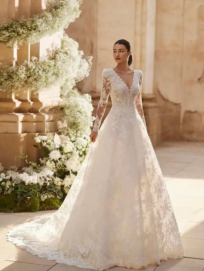 Luxe 2026 Robes De Mariée Une Ligne Femmes Sexy Appliques Robes De Mariée Dentelle Balayage Train Fo