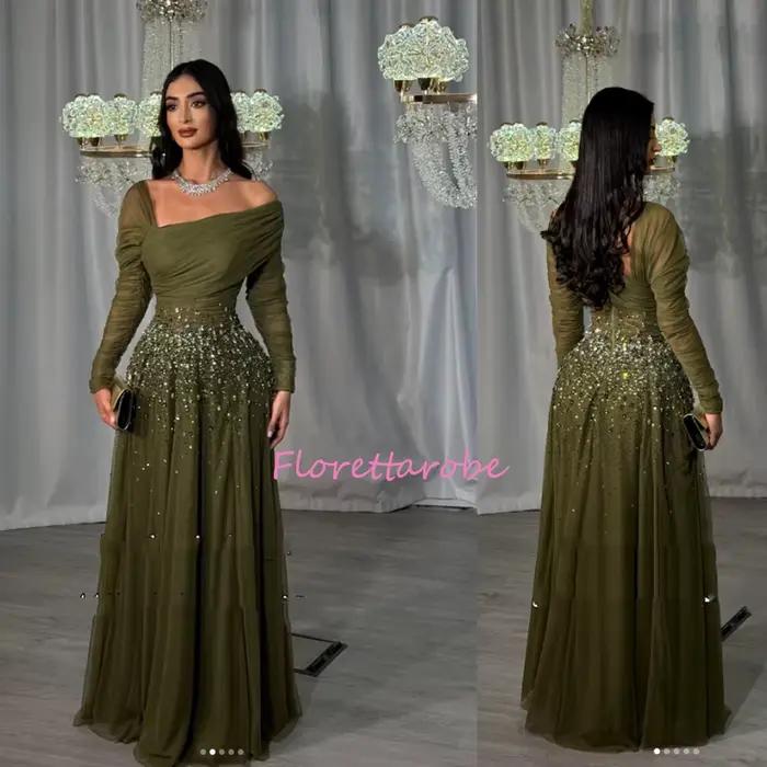 Robe de soirée classique arabe personnalisée, manches longues, richement ornée de perles et de sequi