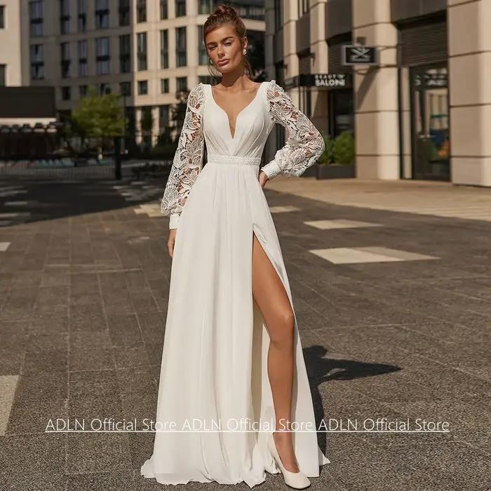 Robe de mariée personnalisée coupe A-line, col en V, manches bouffantes, appliques en dentelle, cors