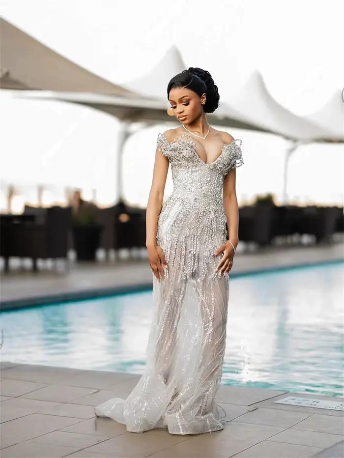 Robes de bal longues argentées pour filles noires, transparentes, col en V, fendues, ornées de perle