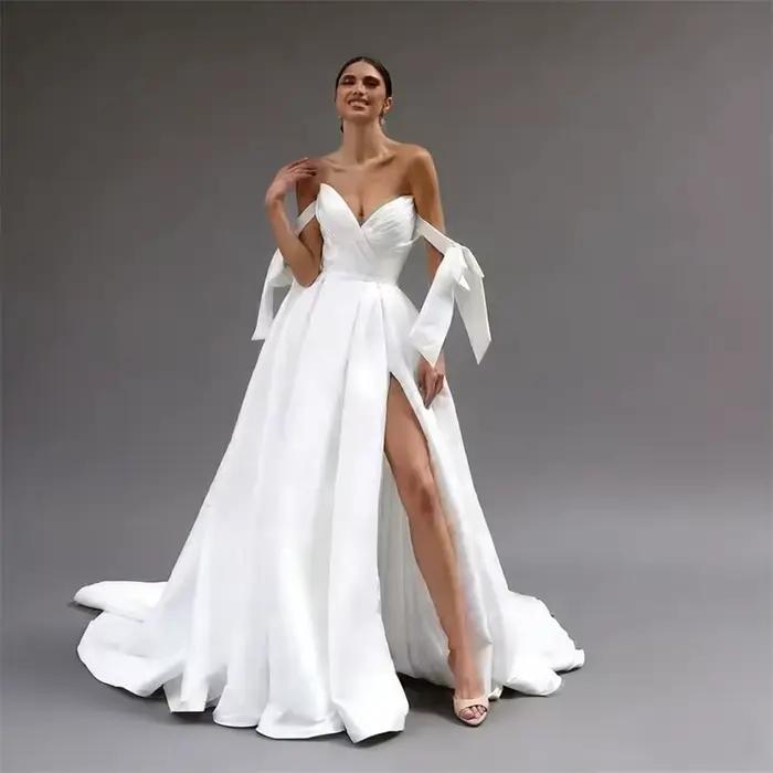 Robes de mariée personnalisées élégantes et simples en satin, style décolleté cœur, avec nœud, pliss