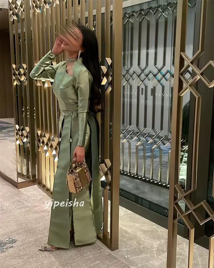 Robe Trapèze Froncée Personnalisée, Tenue de Graduation, Bijoux, sur Mesure, Robes sulf