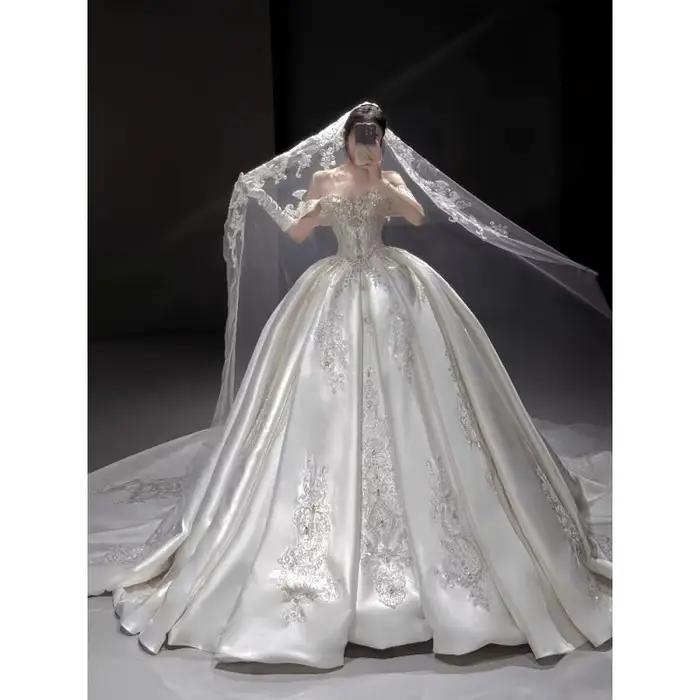 Robe de mariée légère en Satin