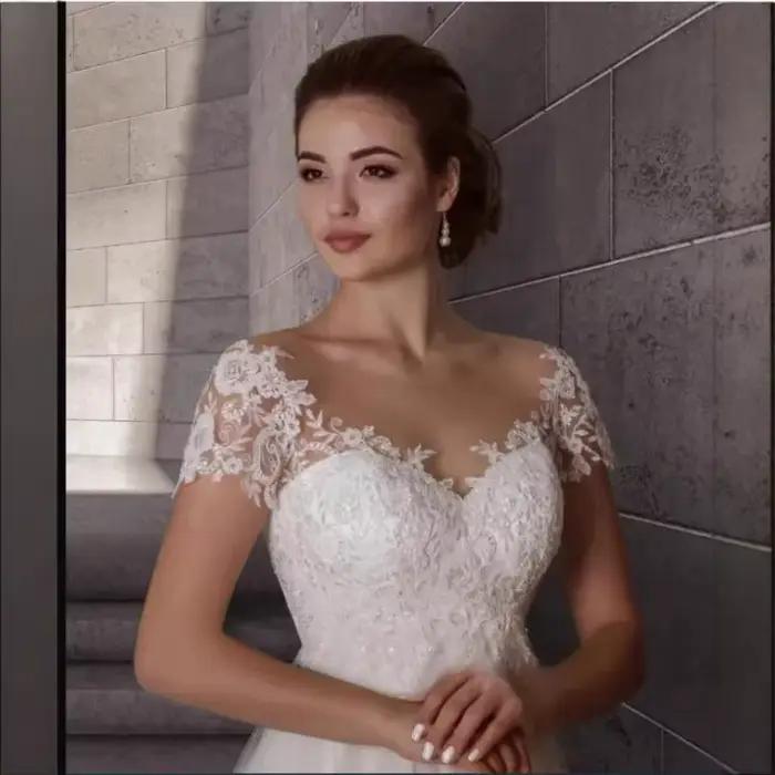 Robe de mariée asymétrique à épaule unique avec décolleté en V profond