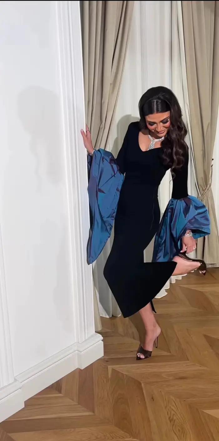 Asastationary-Robe de soirée noire à col en V