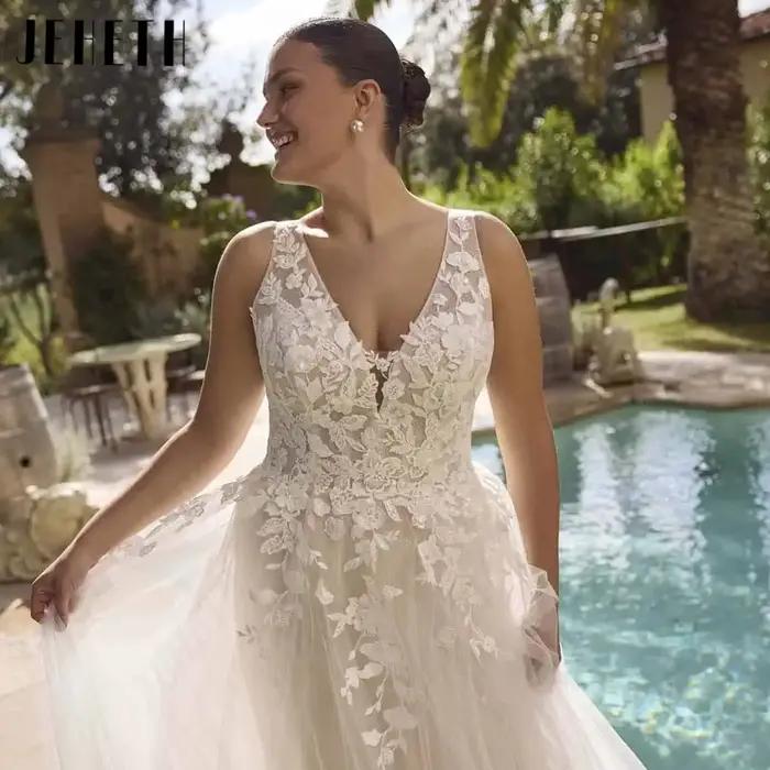 JEHETH Robe de Mariée Tulle Coupe A Bretelles Fines Col V Profond Appliques Dentelle Florale 3D Dos V Bas Traîne