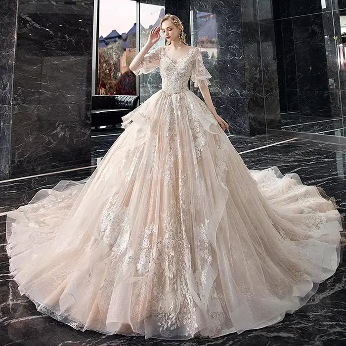 Robe de mariée à col en v