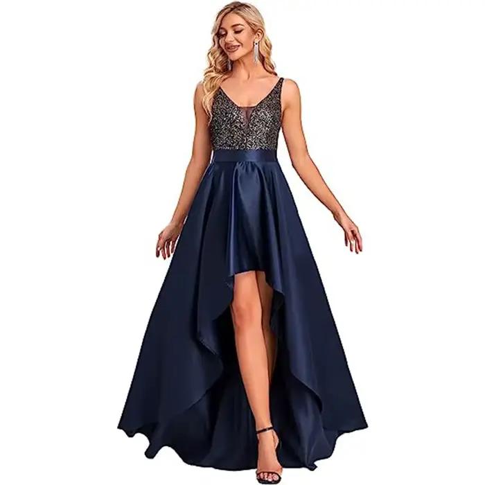 Robe de soirée dorée, col en v