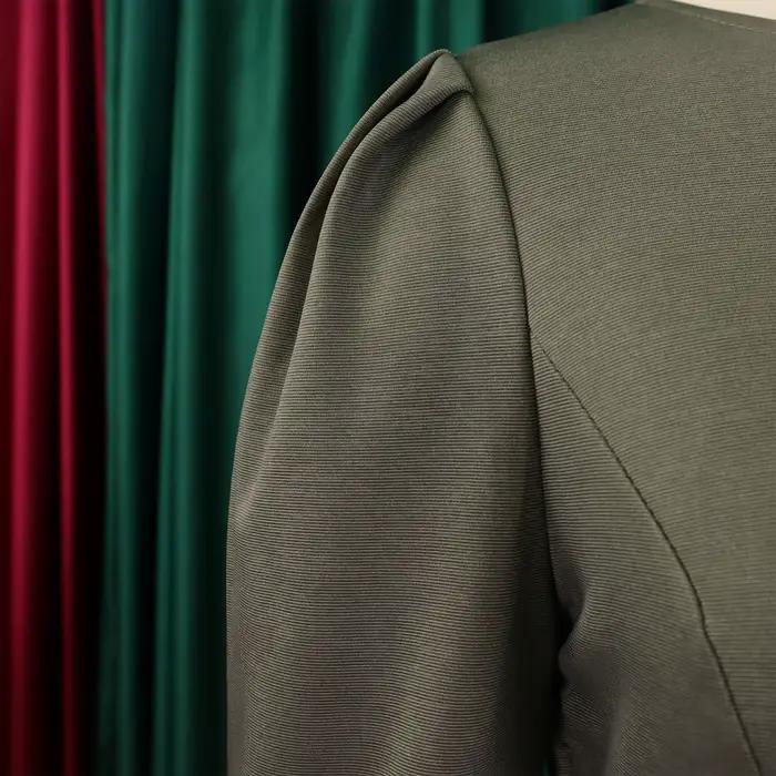 Robes de bureau élégantes pour femmes