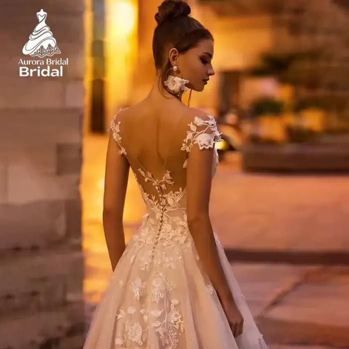 Robe de mariée sur mesure Aurora en polyester avec broderie et dentelle pour cérémonie de mariage ou événement spécial