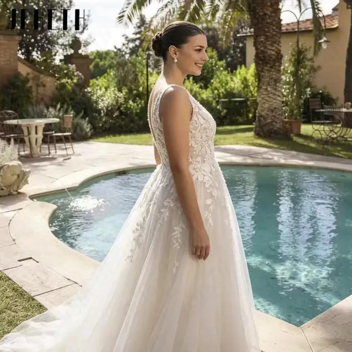 JEHETH Robe de Mariée Tulle Coupe A Bretelles Fines Col V Profond Appliques Dentelle Florale 3D Dos V Bas Traîne