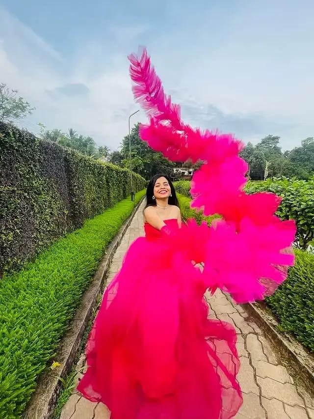Robe de bal en tulle fuchsia coupe trapèze