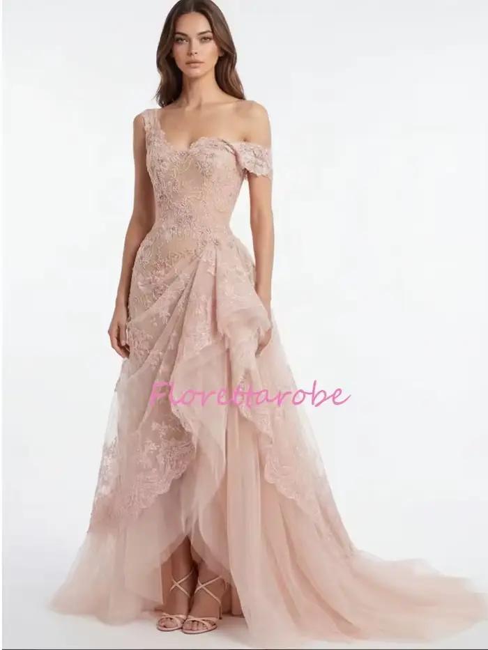 Robe de soirée élégante avec appliques en dentelle plissée pour femme