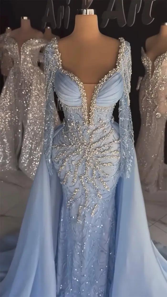 Robe de soirée bleue à perles