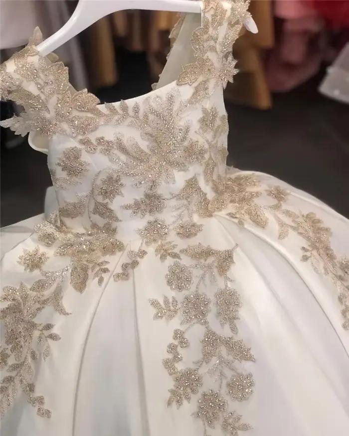 Robe de Rhen satin et dentelle pour filles