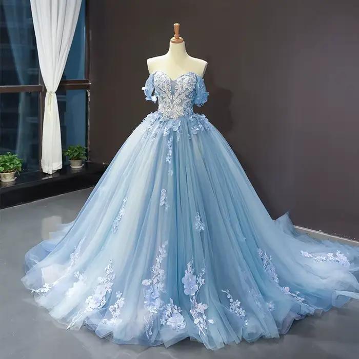 Robe de Rhprincesse en dentelle avec petite traîne