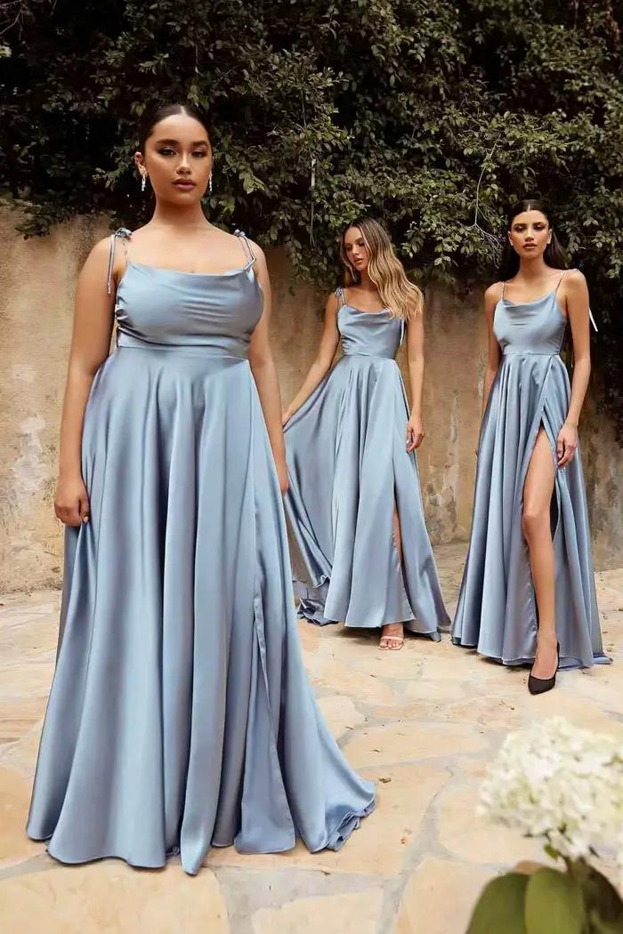 Robe de demoiselle d'honneur bleu marine pour mariages