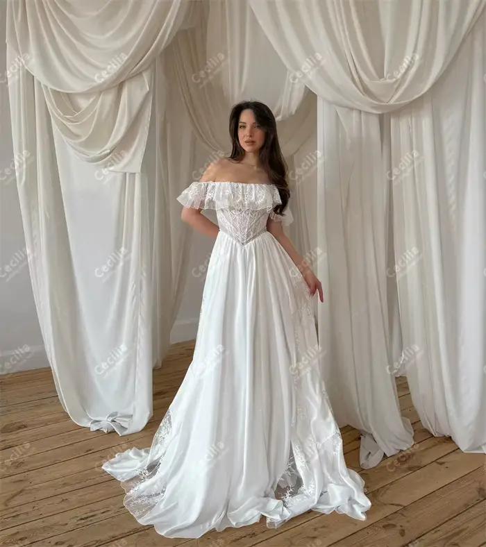 Robes de mariée glamour coupe trapèze en satin doux