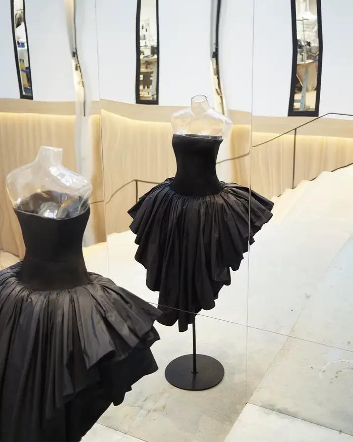 Robe de soirée moderne en taffetas noir