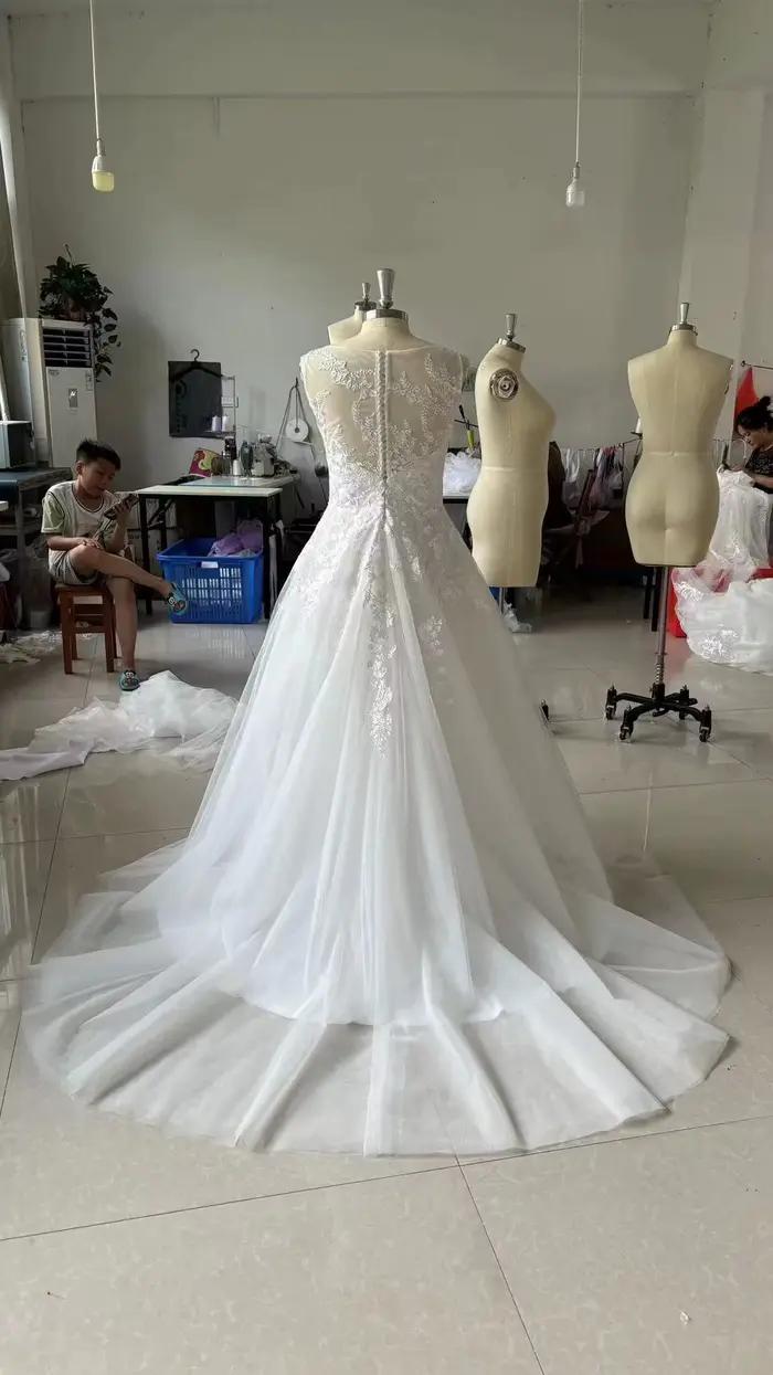 Robe de mariée élégante personnalisée