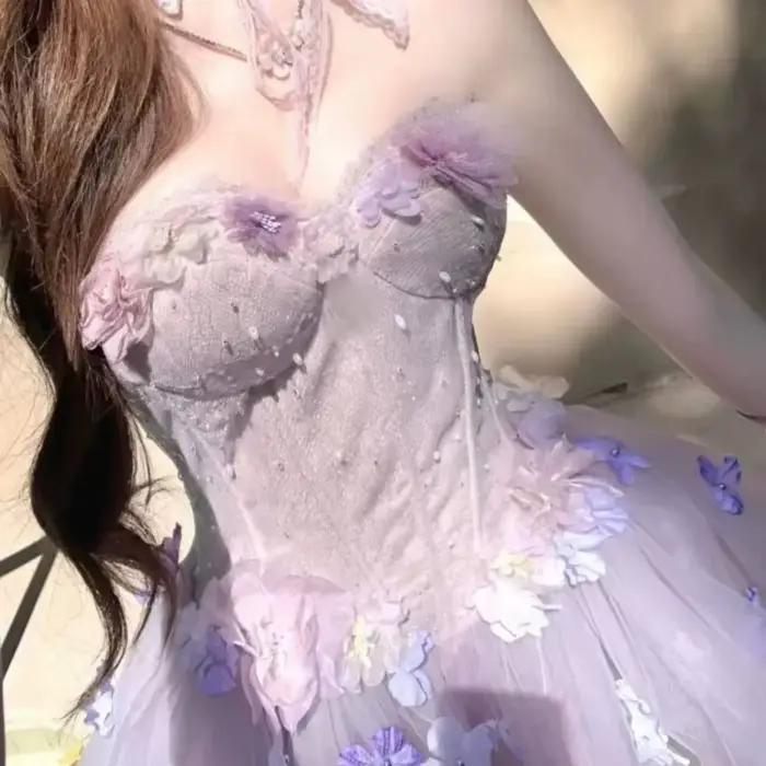 Robe tube brodée florale violette pour l'été 2026