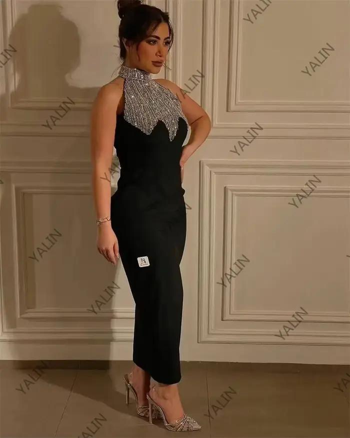 Robes de bal droites noires personnalisées