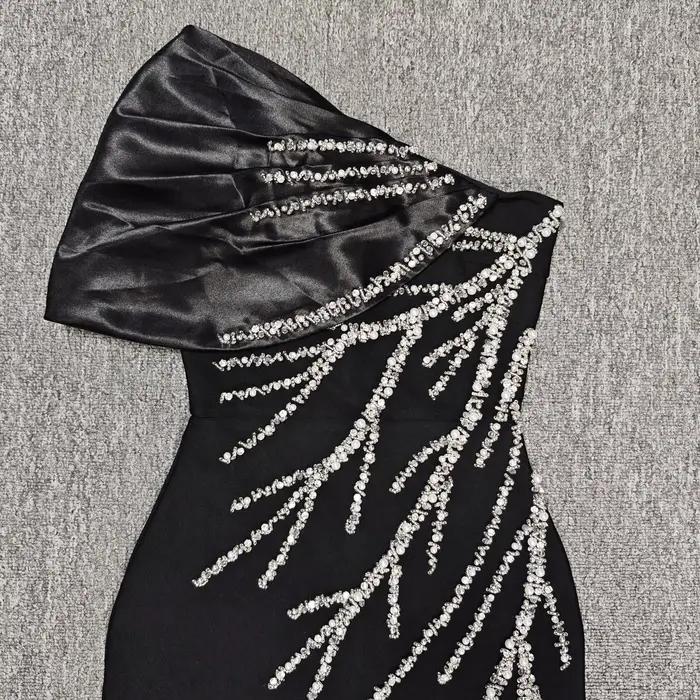 Robes noires élégantes pour femme