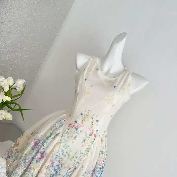 Robe-veste brodée à col rond