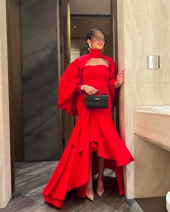 Robe de soirée sirène rouge deux pièces avec cape