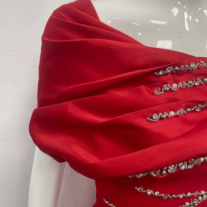 Robes noires élégantes pour femme