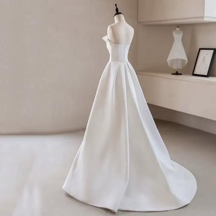 Robes de mariée de luxe françaises en satin blanc avec traîne