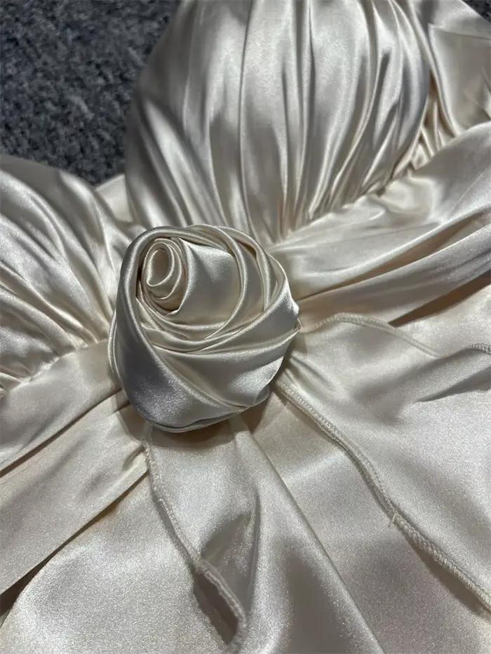 Robe de soirée en satin champagne clair