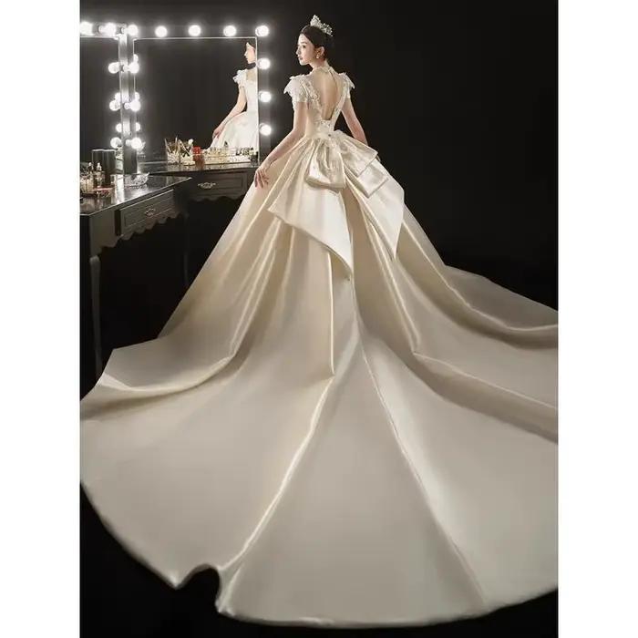 Robe de mariée principale en Satin français