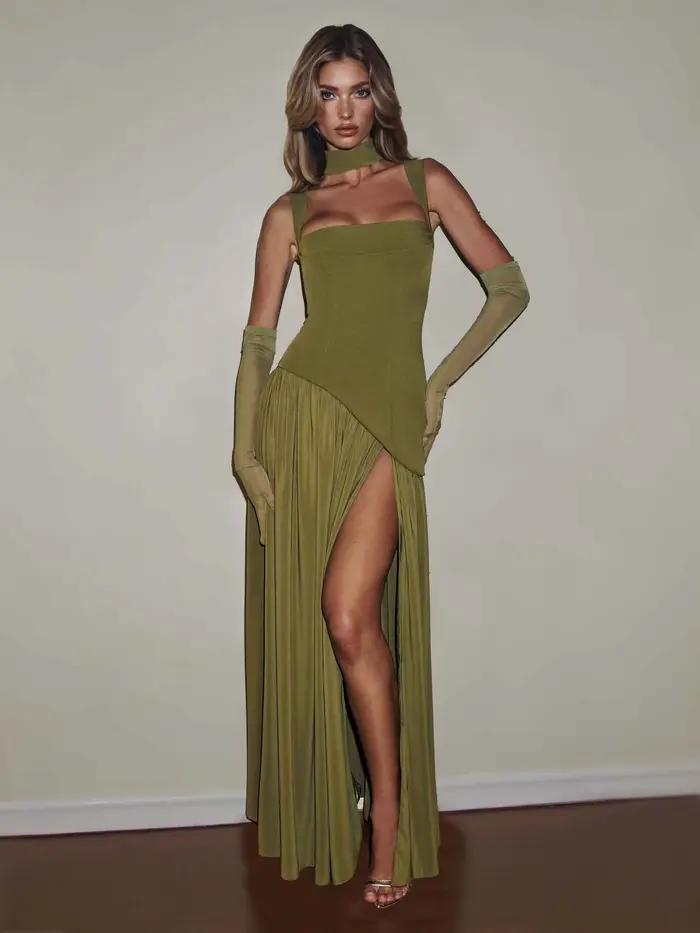 Robe de soirée vert émeraude Sharon Said Dubai Elgangt sans bretelles avec ceinture à la taille et fente haute en