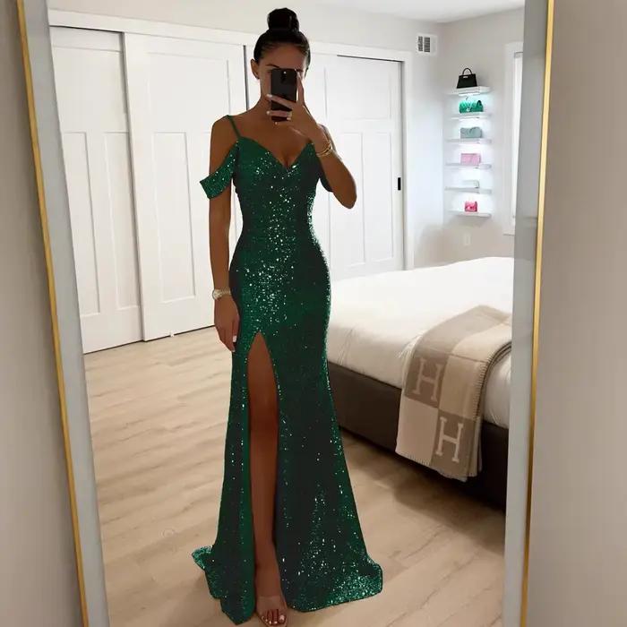 Cette robe est pour la modeiste confiante qui n'est peur de montrer sa individualité