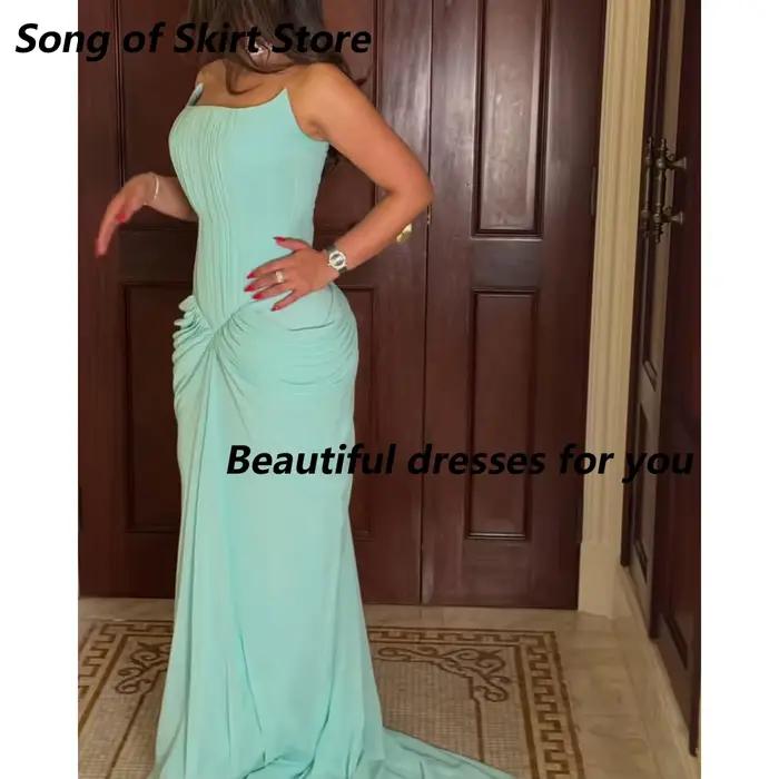 Robe de soirée élégante et droite
