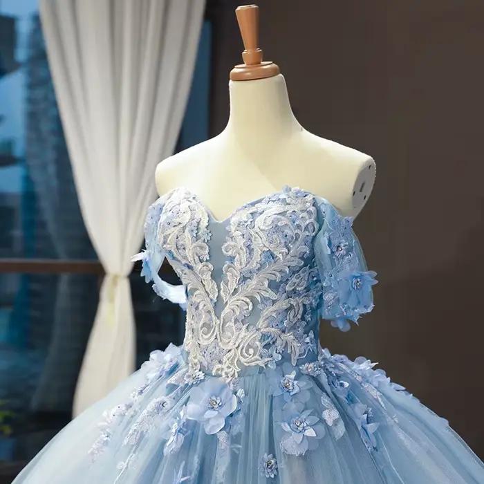 Robe de Rhprincesse en dentelle avec petite traîne